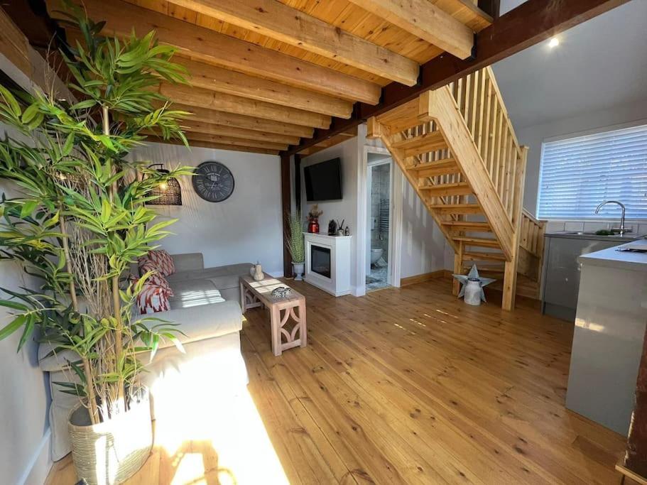 The Shack - Thatched Self Contained Annex Collingbourne Ducis Extérieur photo