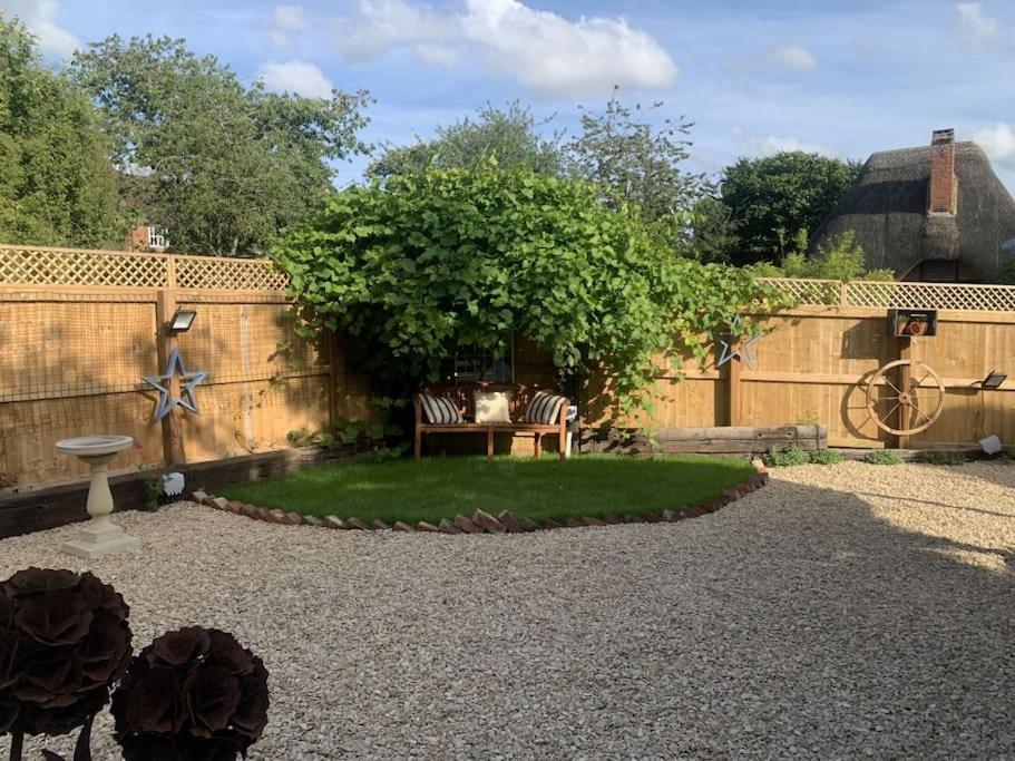 The Shack - Thatched Self Contained Annex Collingbourne Ducis Extérieur photo